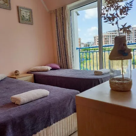 Vega Village Ap A8 Апартамент *